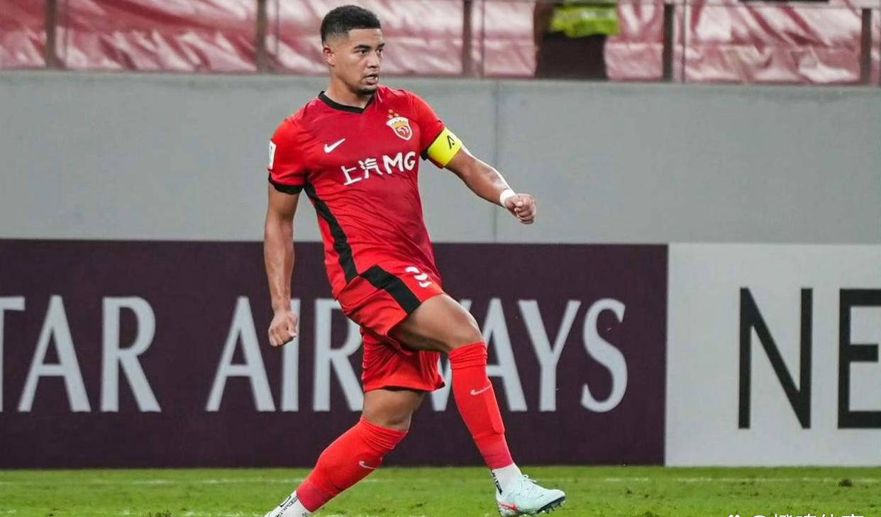 开云官网-窗口期里昂防线松动上海海港加时末段扳平良机，莱万多夫斯基连续五场比赛得分超过失利都惊呆了(上海上港最新消息)